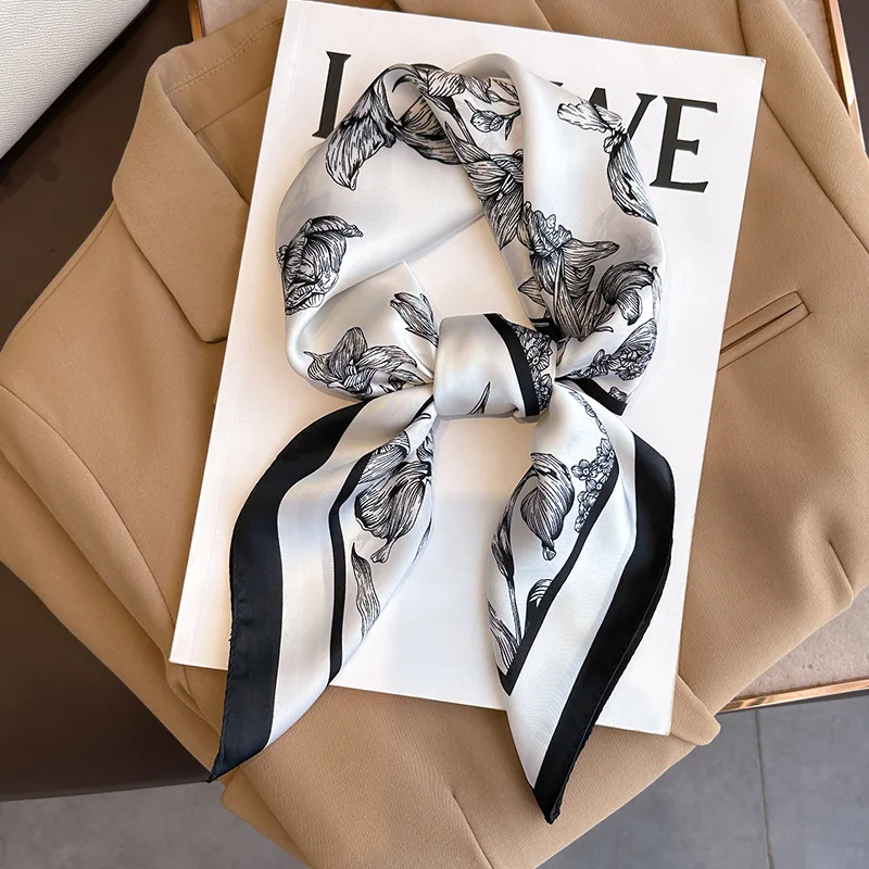 Silk Neck Scarf - Foulard Carré à Imprimé Floral de