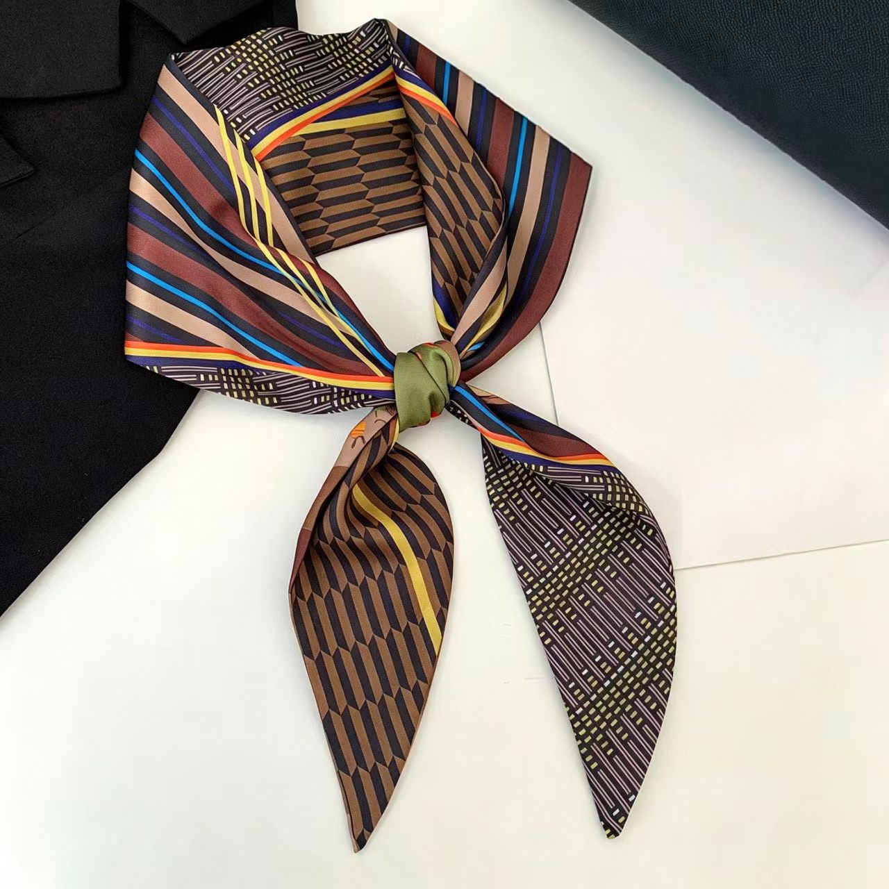 Foulard en soie biaisé imprimé - Silk Neck Scarf avis et prix