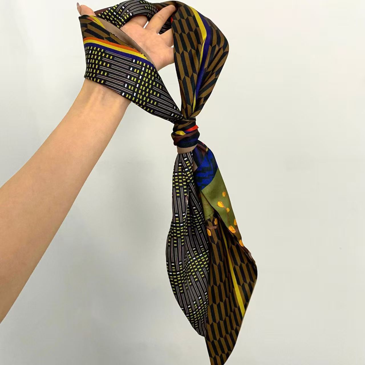 Foulard en soie biaisé imprimé - Silk Neck Scarf avis et prix
